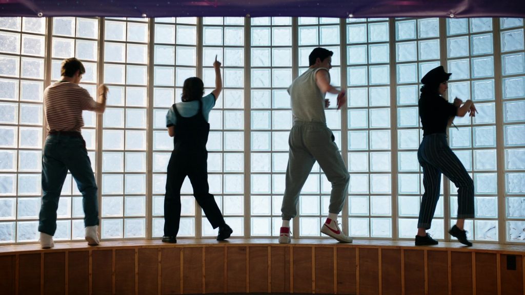 Nike Sneakers in School Spirits S02E06 “Ghost Pointe Blank” (2025) (Image 28)
