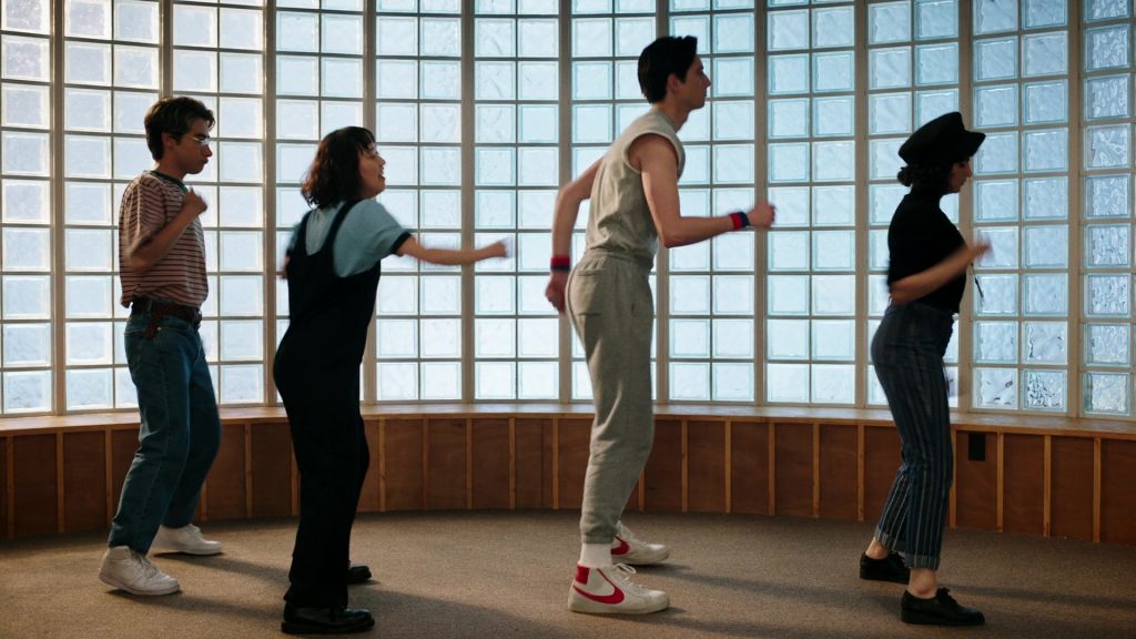 Nike Sneakers in School Spirits S02E06 “Ghost Pointe Blank” (2025) (Image 3)