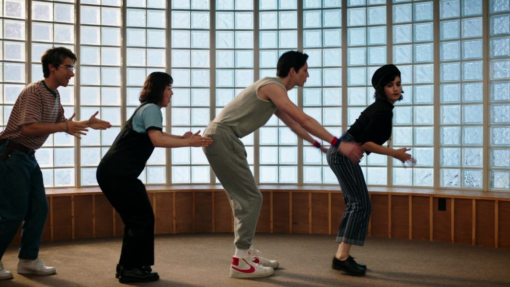 Nike Sneakers in School Spirits S02E06 “Ghost Pointe Blank” (2025) (Image 9)