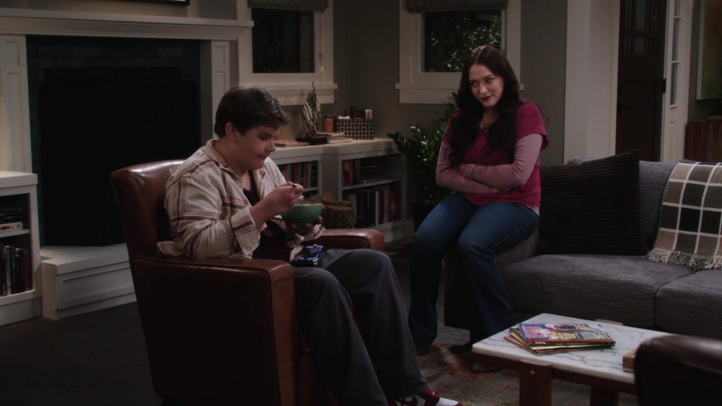 Nike Sneakers in Shifting Gears S01E06 “Valentine's” (2025) (Image 3)
