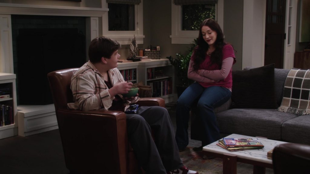 Nike Sneakers in Shifting Gears S01E06 “Valentine's” (2025) (Image 4)