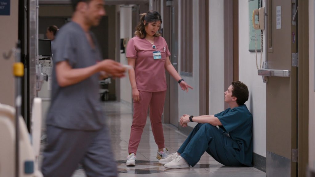 Nike Sneakers in St. Denis Medical S01E01 “Welcome to St. Denis” (2024) (Image 3)