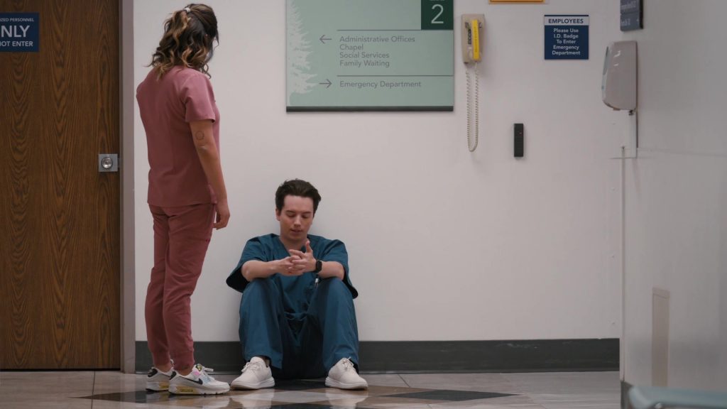 Nike Sneakers in St. Denis Medical S01E01 “Welcome to St. Denis” (2024) (Image 7)