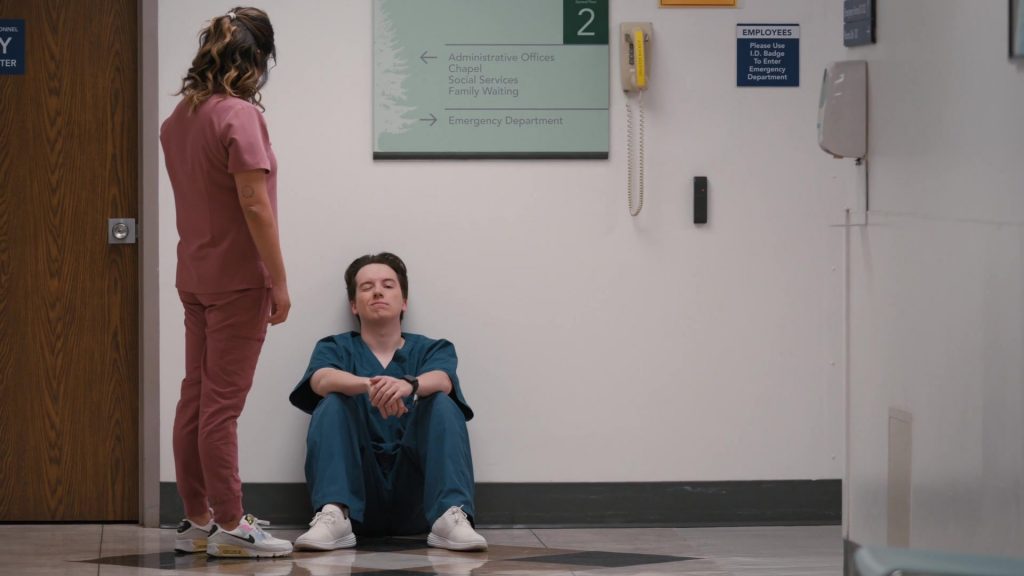 Nike Sneakers in St. Denis Medical S01E01 “Welcome to St. Denis” (2024) (Image 8)