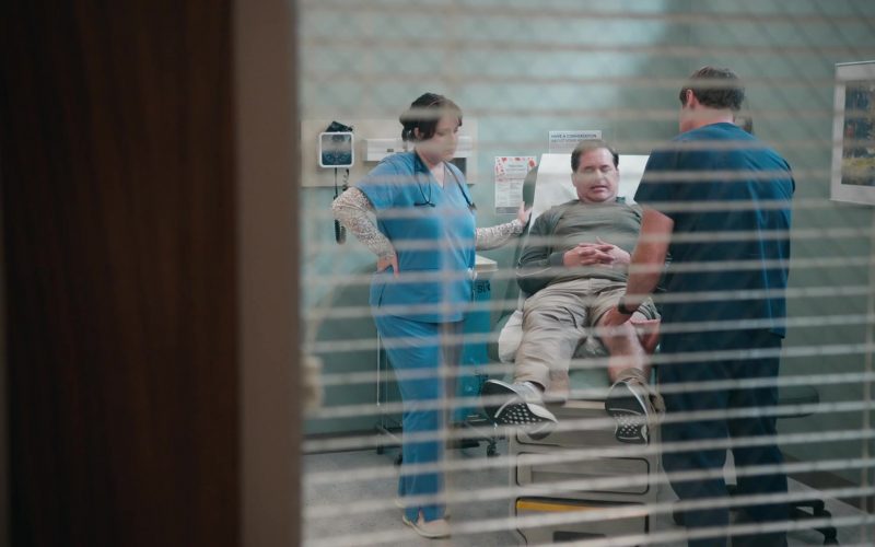 Nike Sneakers in St. Denis Medical S02E13 “A New Best Friend” (2026) (Image 1)