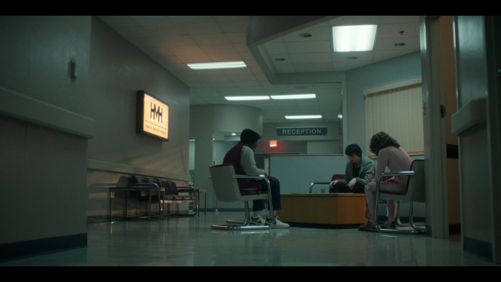 Nike Sneakers in Stranger Things S05E02 “Chapter Two – The Vanishing of” (2025) (Image 5)