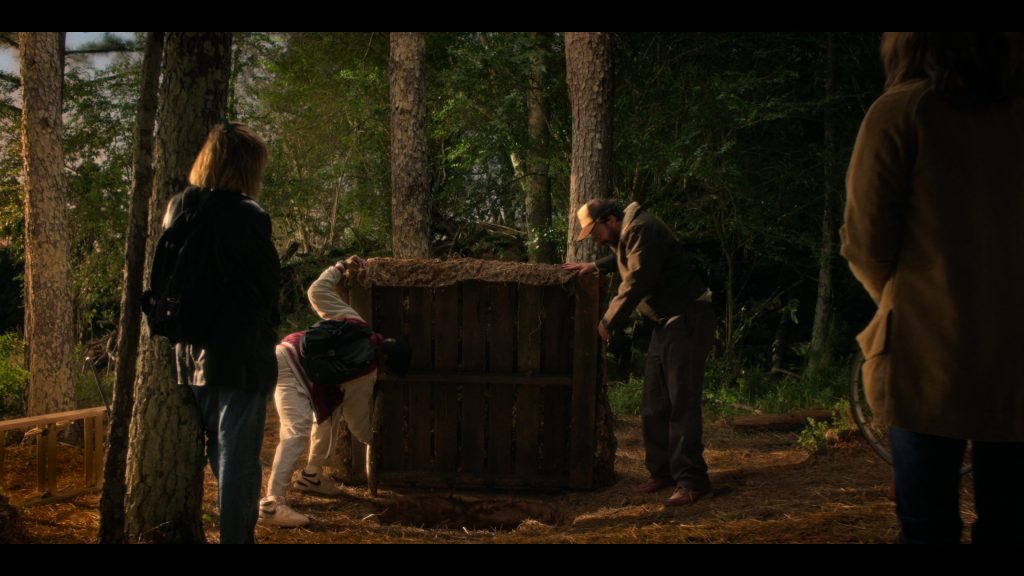 Nike Sneakers in Stranger Things S05E04 “Chapter Four – Sorcerer” (2025) (Image 3)