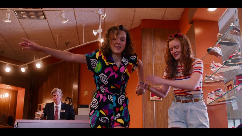 Nike Sneakers in Stranger Things – Season 3, Episode 2, “The Mall Rats” (2019) (Image 1)