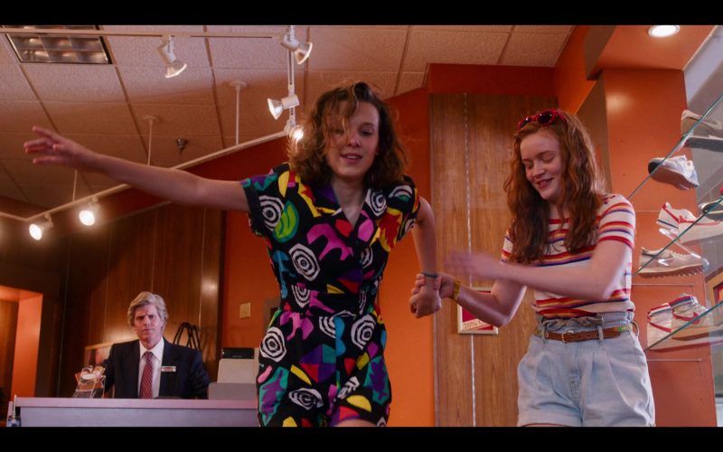 Nike Sneakers in Stranger Things – Season 3, Episode 2, “The Mall Rats” (2019) (Image 1)