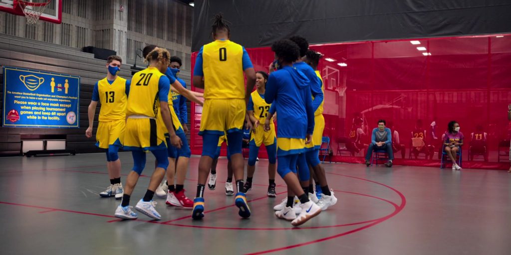 Nike Sneakers in Swagger S01E10 “Florida” (2021) (Image 1)