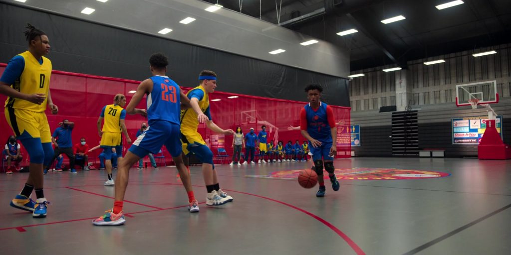 Nike Sneakers in Swagger S01E10 “Florida” (2021) (Image 3)