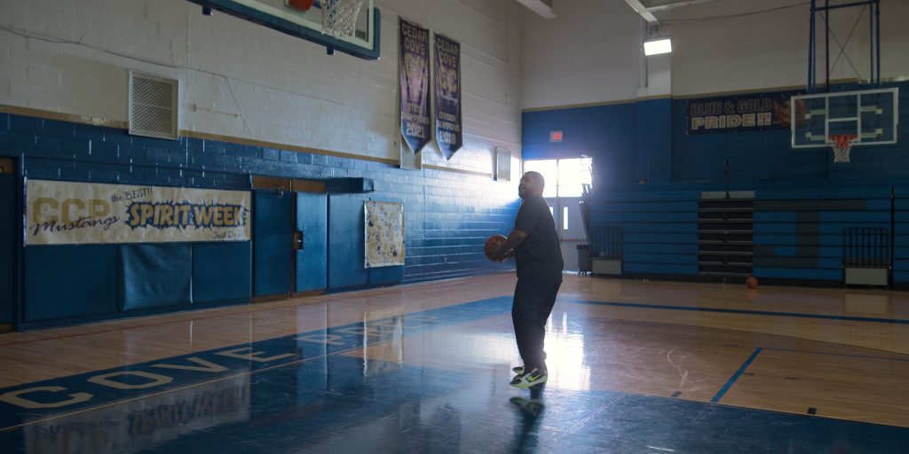 Nike Sneakers in Swagger S02E08 “Journey and Destination” (2023) (Image 1)