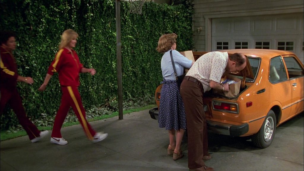 Nike Sneakers in That '70s Show S02E26 “Moon Over Point Place” (2000) (Image 1)