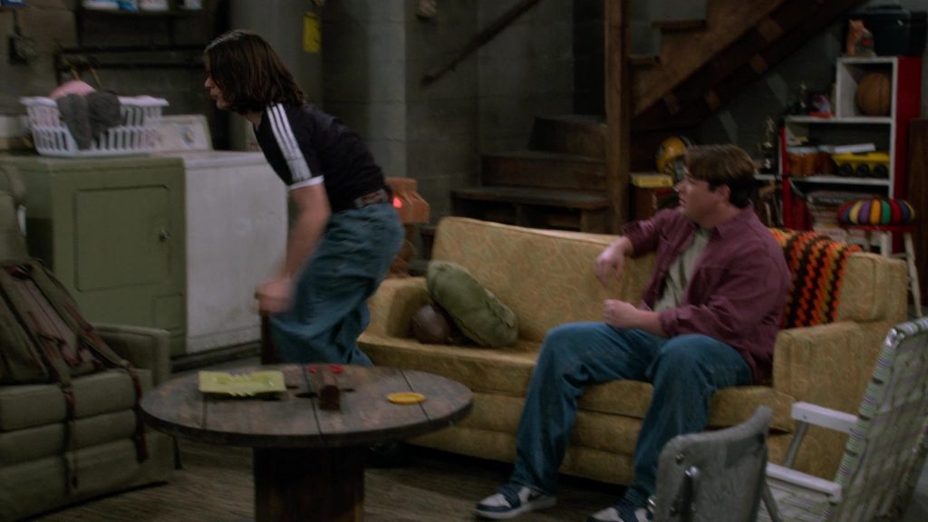 Nike Sneakers in That '90s Show S02E03 “Just a Friend” (2024) (Image 2)