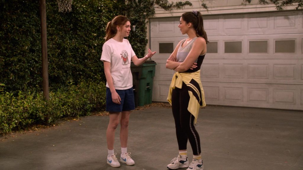 Nike Sneakers in That 90s Show S03E04 (2024) (Image 1)