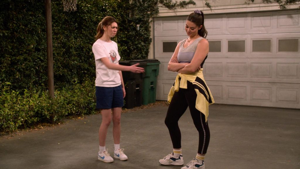 Nike Sneakers in That 90s Show S03E04 (2024) (Image 3)
