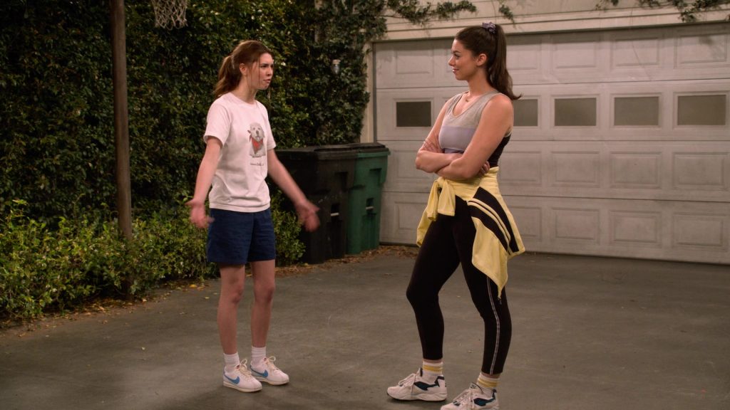 Nike Sneakers in That 90s Show S03E04 (2024) (Image 4)