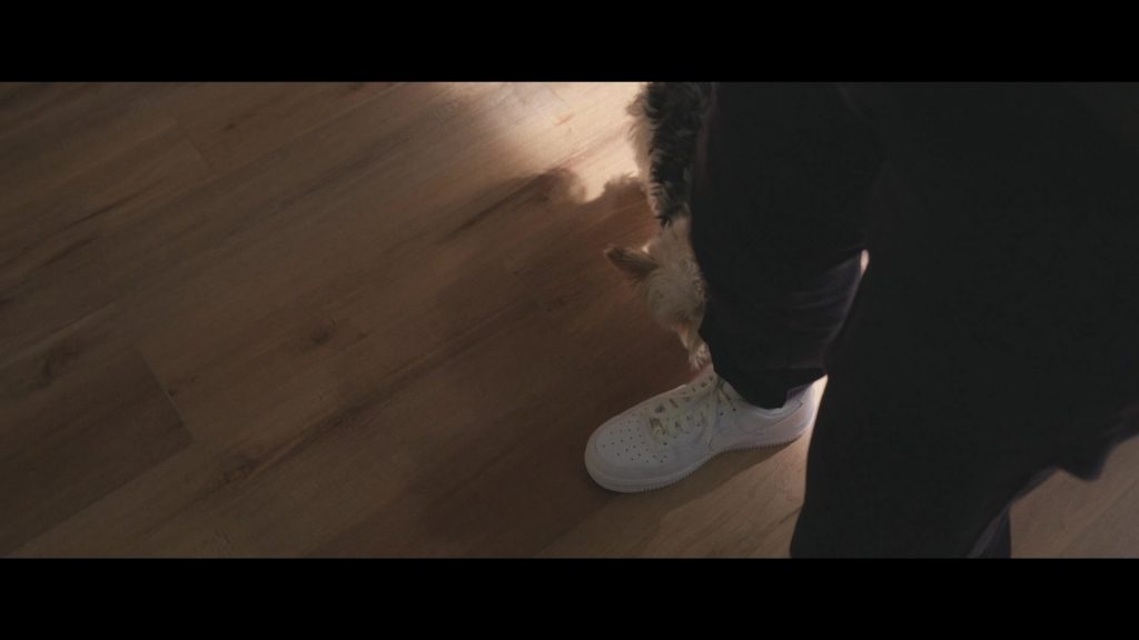 Nike Sneakers in The Afterparty S02E01 “Aniq 2 - The Sequel” (2023) (Image 1)