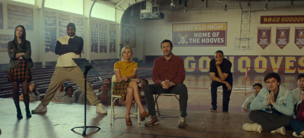Nike Sneakers in The Big Door Prize S02E07 “Rehearsals” (2024) (Image 2)