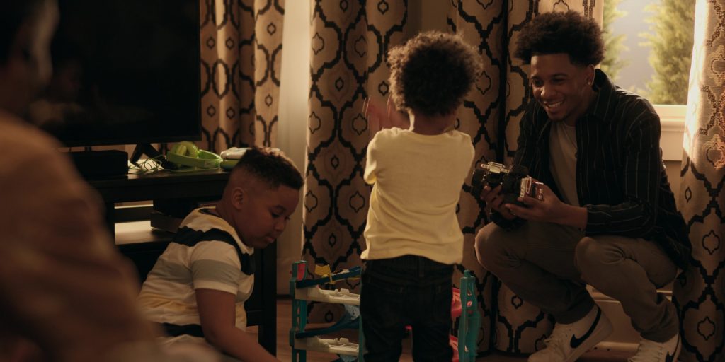Nike Sneakers in The Chi S06E11 “Saints & Sinners” (2024) (Image 5)