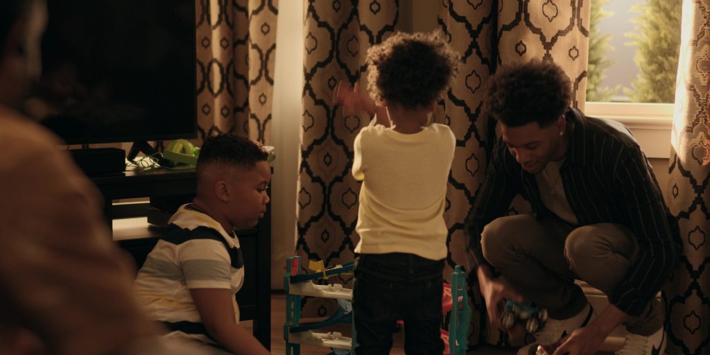 Nike Sneakers in The Chi S06E11 “Saints & Sinners” (2024) (Image 6)