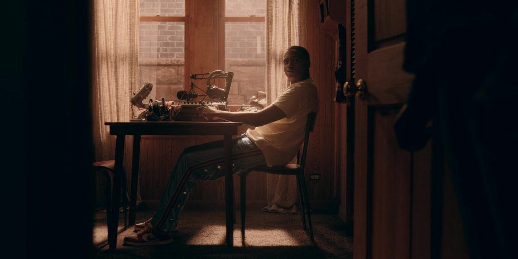 Nike Sneakers in The Chi S06E12 “City of Gold” (2024) (Image 3)