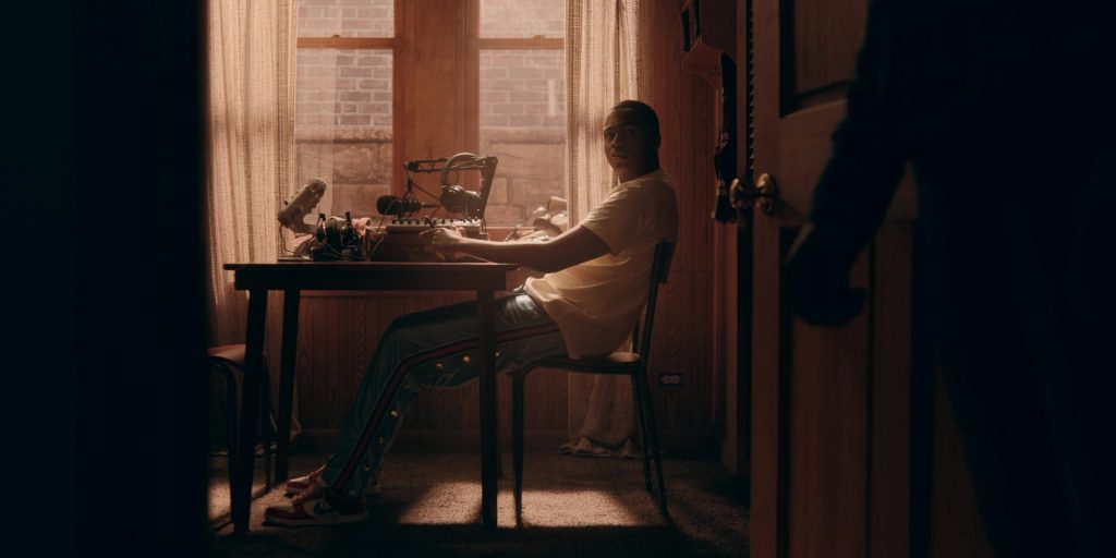Nike Sneakers in The Chi S06E12 “City of Gold” (2024) (Image 4)