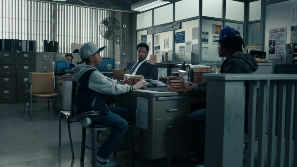Nike Sneakers in The Equalizer S04E05 “The Whistleblower” (2024) (Image 4)