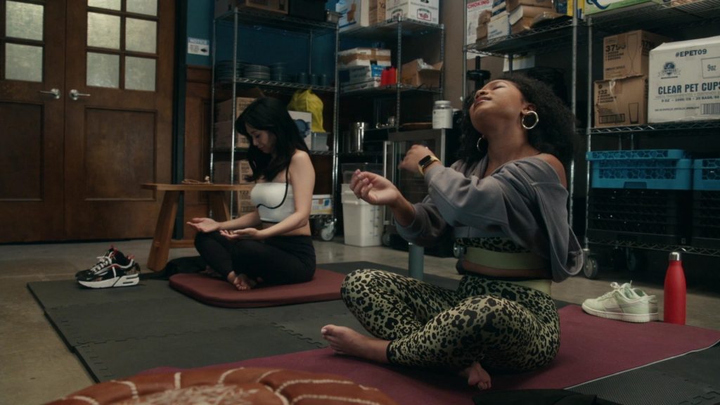 Nike Sneakers in The Equalizer S05E03 “Just Fans” (2024) (Image 11)