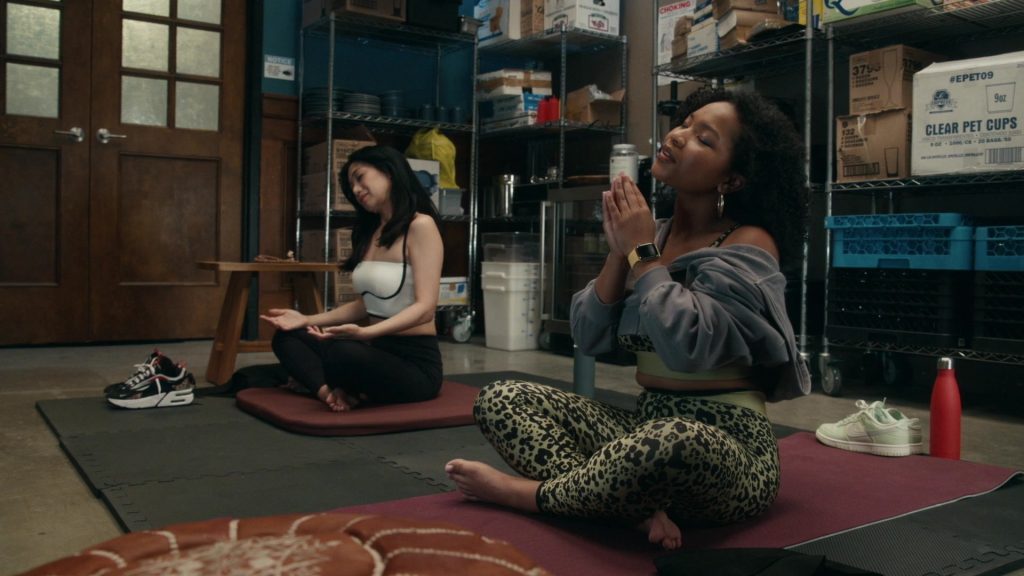 Nike Sneakers in The Equalizer S05E03 “Just Fans” (2024) (Image 12)