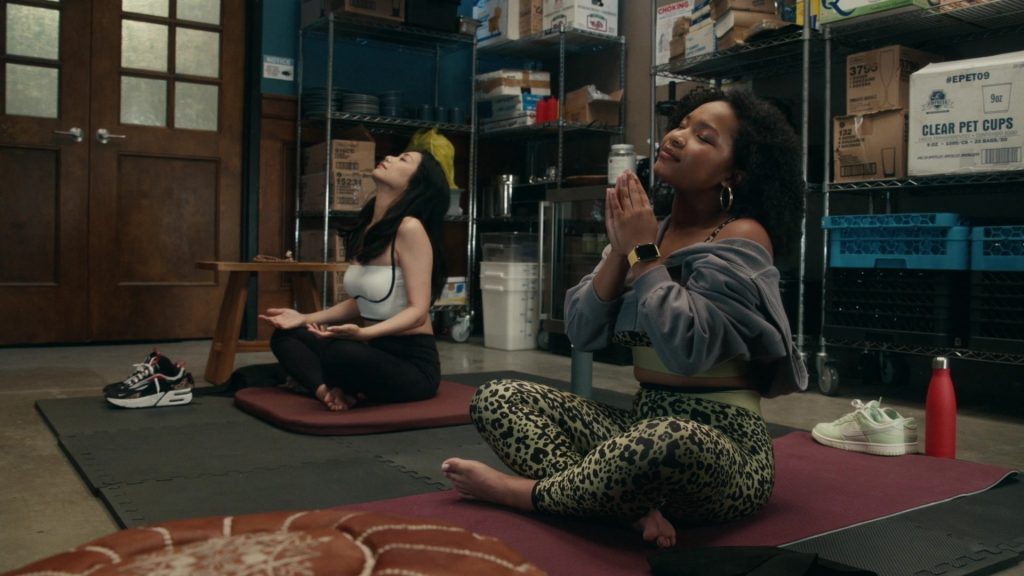 Nike Sneakers in The Equalizer S05E03 “Just Fans” (2024) (Image 13)