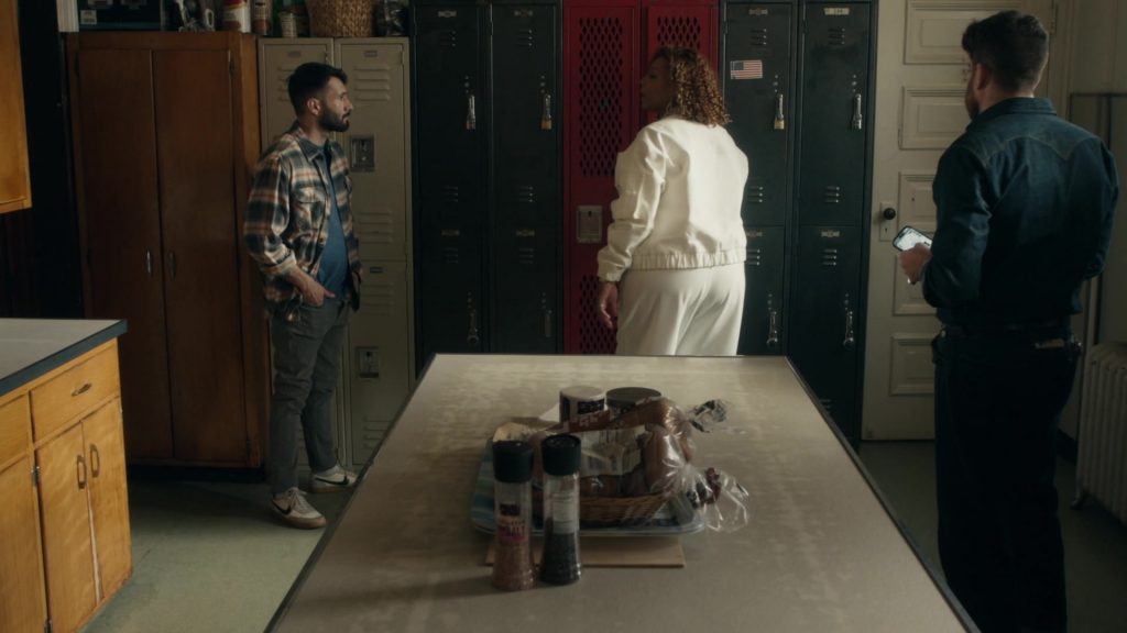 Nike Sneakers in The Equalizer S05E03 “Just Fans” (2024) (Image 15)