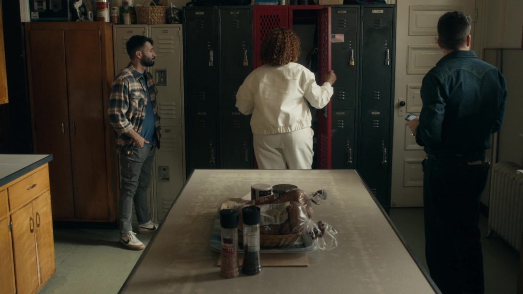 Nike Sneakers in The Equalizer S05E03 “Just Fans” (2024) (Image 16)