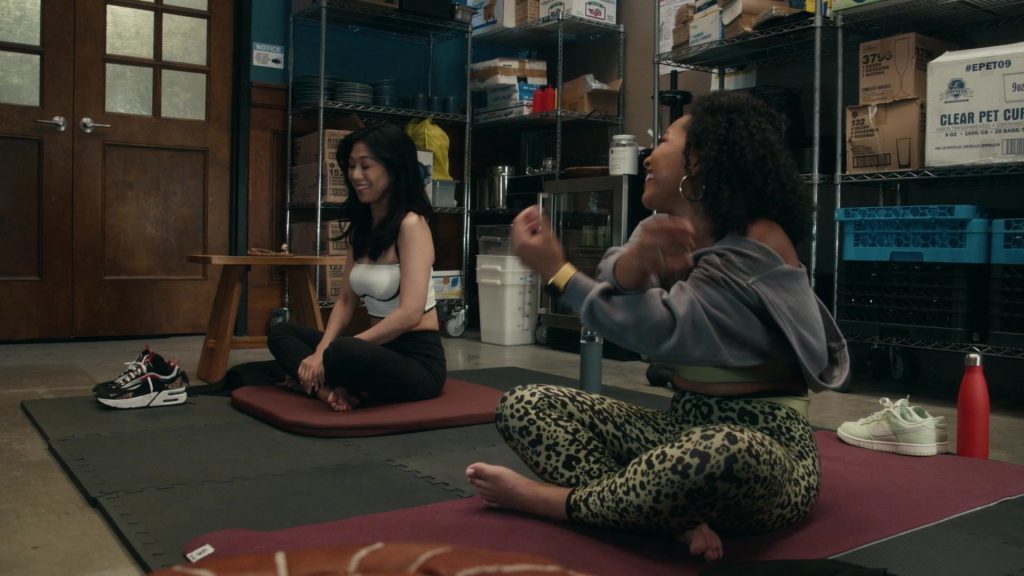 Nike Sneakers in The Equalizer S05E03 “Just Fans” (2024) (Image 5)