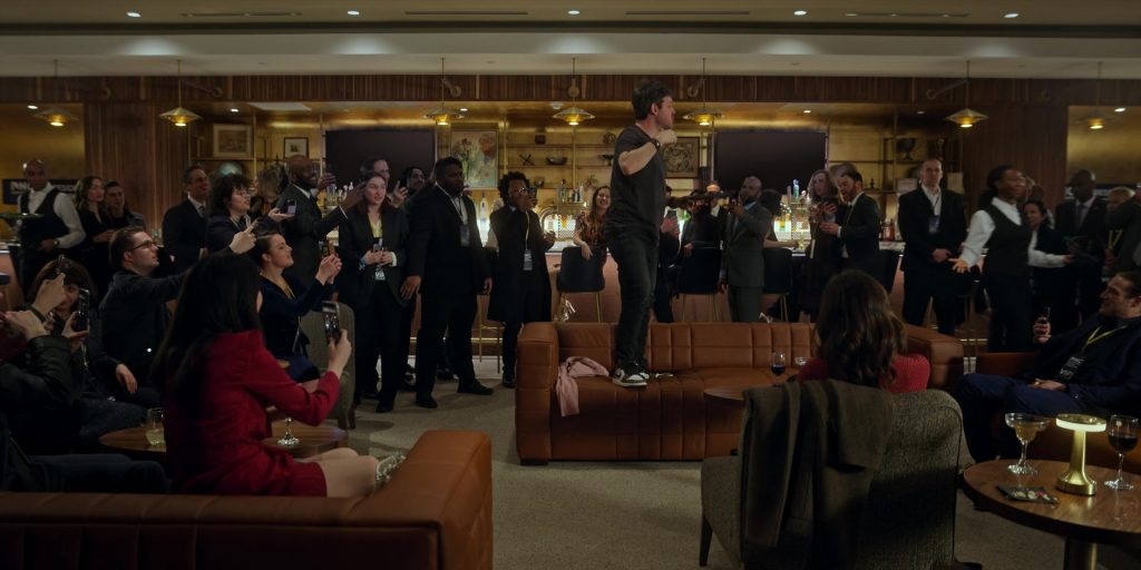 Nike Sneakers in The Girls on the Bus S01E10 “The Everydays” (2024) (Image 12)