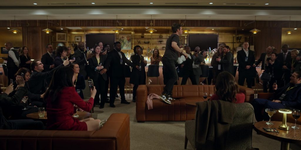 Nike Sneakers in The Girls on the Bus S01E10 “The Everydays” (2024) (Image 3)