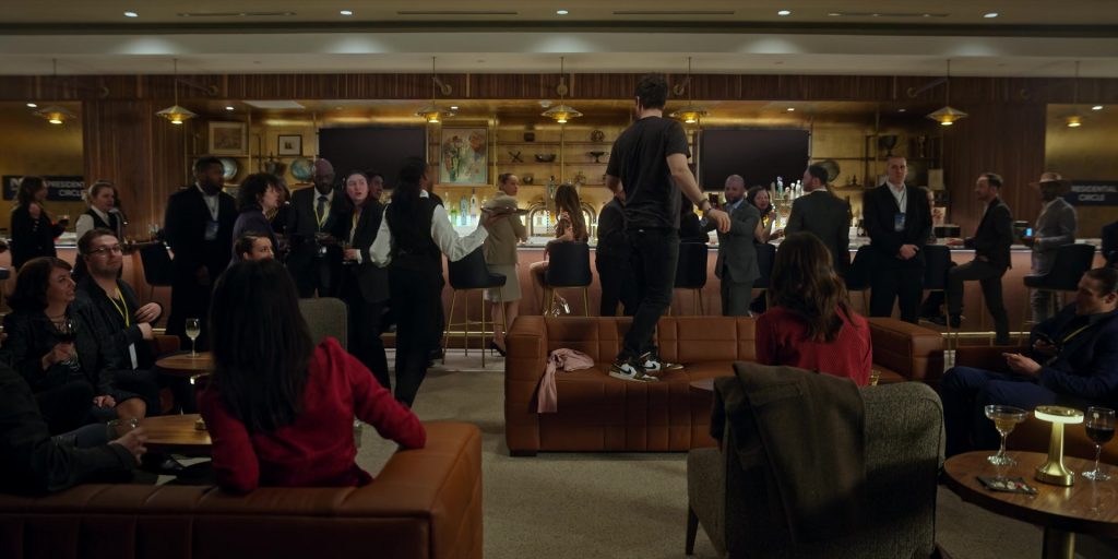Nike Sneakers in The Girls on the Bus S01E10 “The Everydays” (2024) (Image 4)