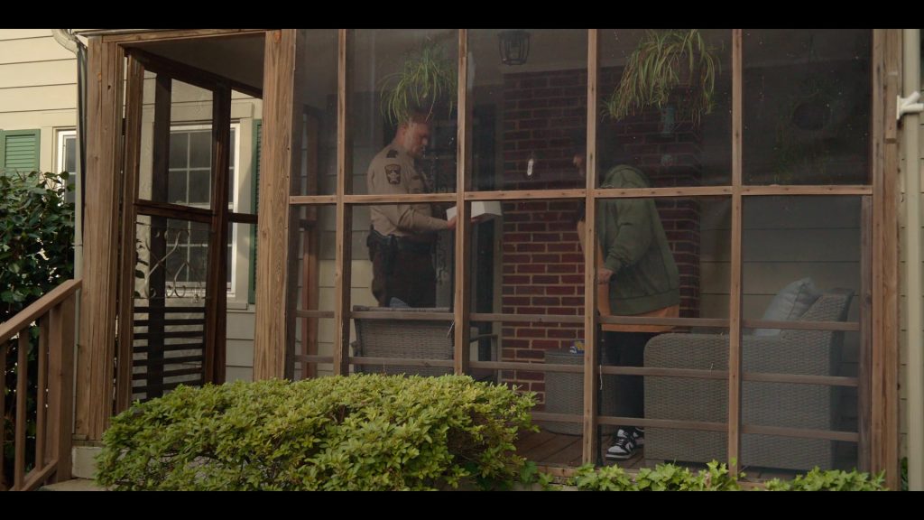 Nike Sneakers in The Hunting Wives S01E05 “Not Her First Rodeo” (2025) (Image 2)