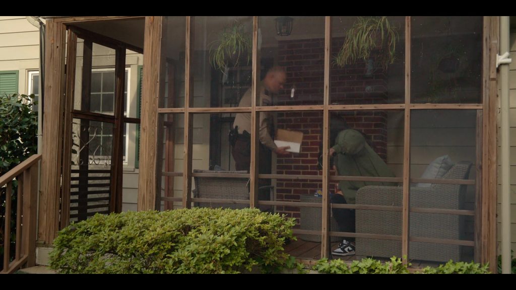 Nike Sneakers in The Hunting Wives S01E05 “Not Her First Rodeo” (2025) (Image 3)