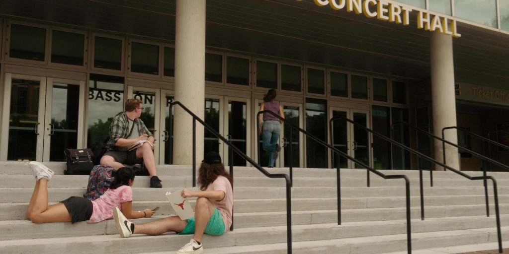 Nike Sneakers in The Last Thing He Told Me S01E03 “Keep Austin Weird” (2023) (Image 1)
