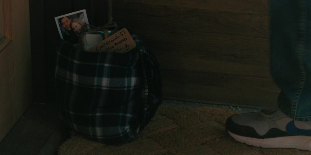 Nike Sneakers in The Last Thing He Told Me S01E03 “Keep Austin Weird” (2023) (Image 2)