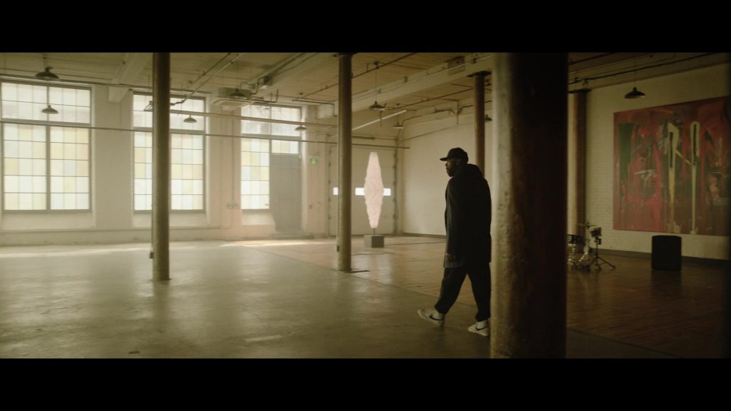 Nike Sneakers in The Madness S01E08 “No More Madness” (2024) (Image 4)