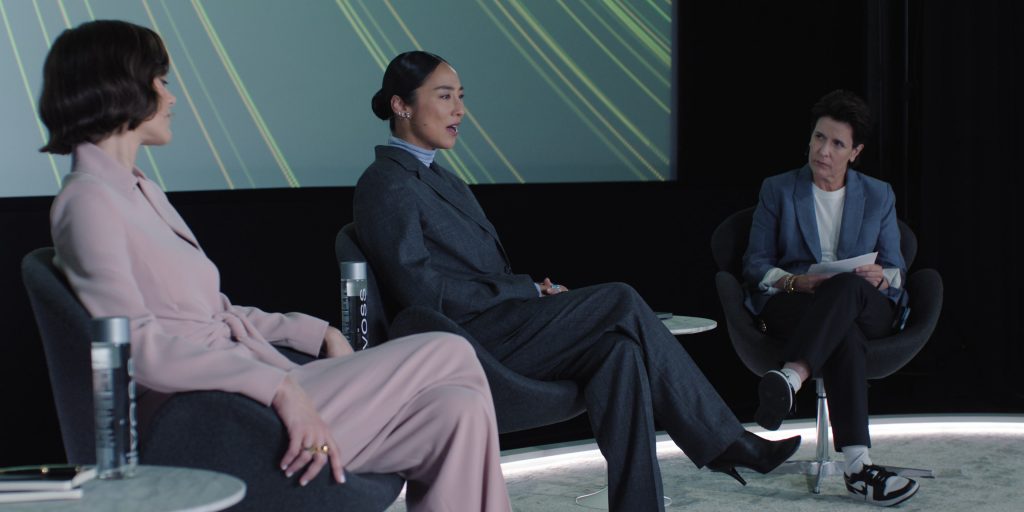 Nike Sneakers in The Morning Show S04E06 “If Then” (2025) (Image 10)