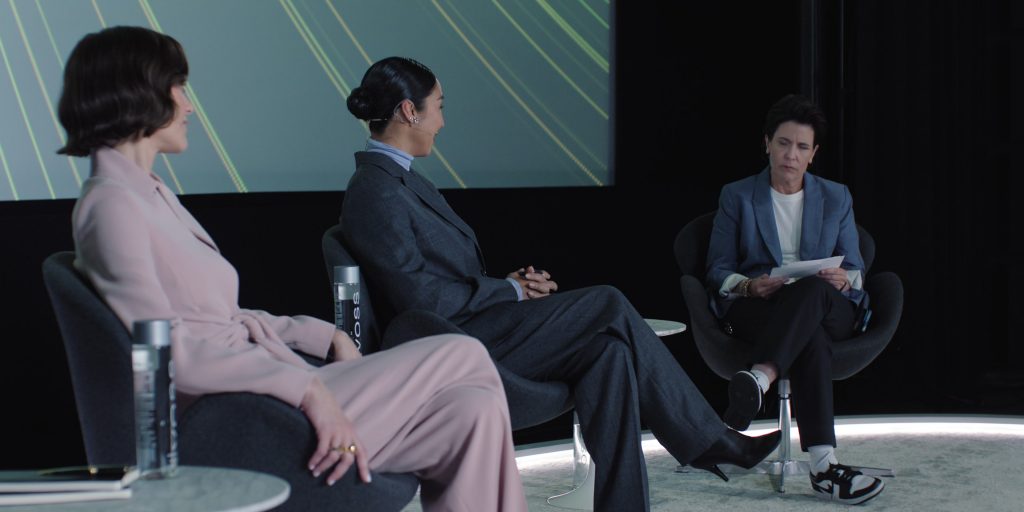 Nike Sneakers in The Morning Show S04E06 “If Then” (2025) (Image 12)