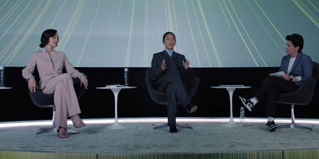 Nike Sneakers in The Morning Show S04E06 “If Then” (2025) (Image 6)