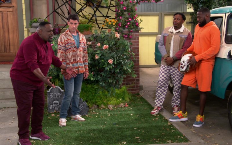 Nike Sneakers in The Neighborhood S04E06 “Welcome to the Haunting” (2021) (Image 1)