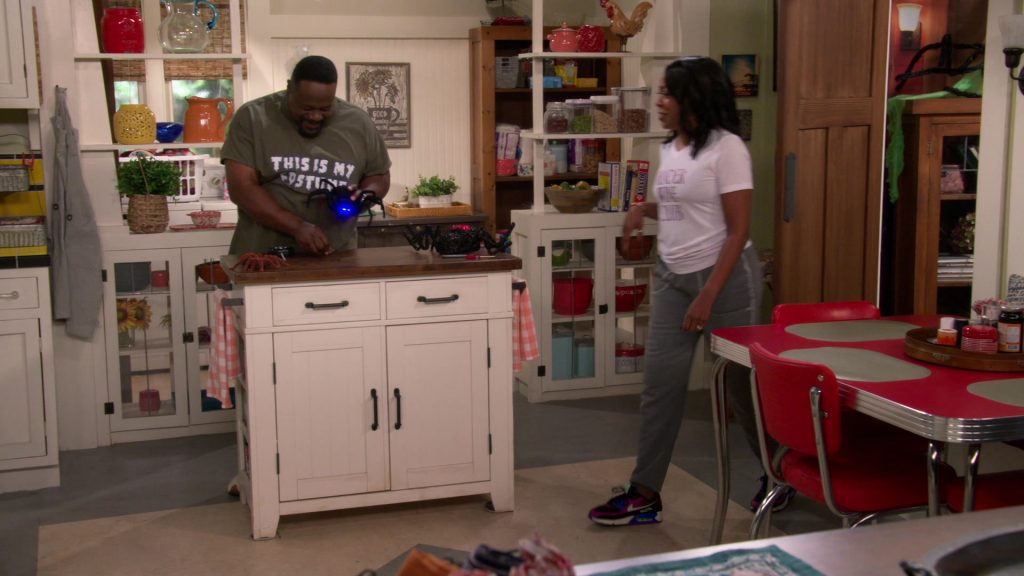 Nike Sneakers in The Neighborhood S04E06 “Welcome to the Haunting” (2021) (Image 2)