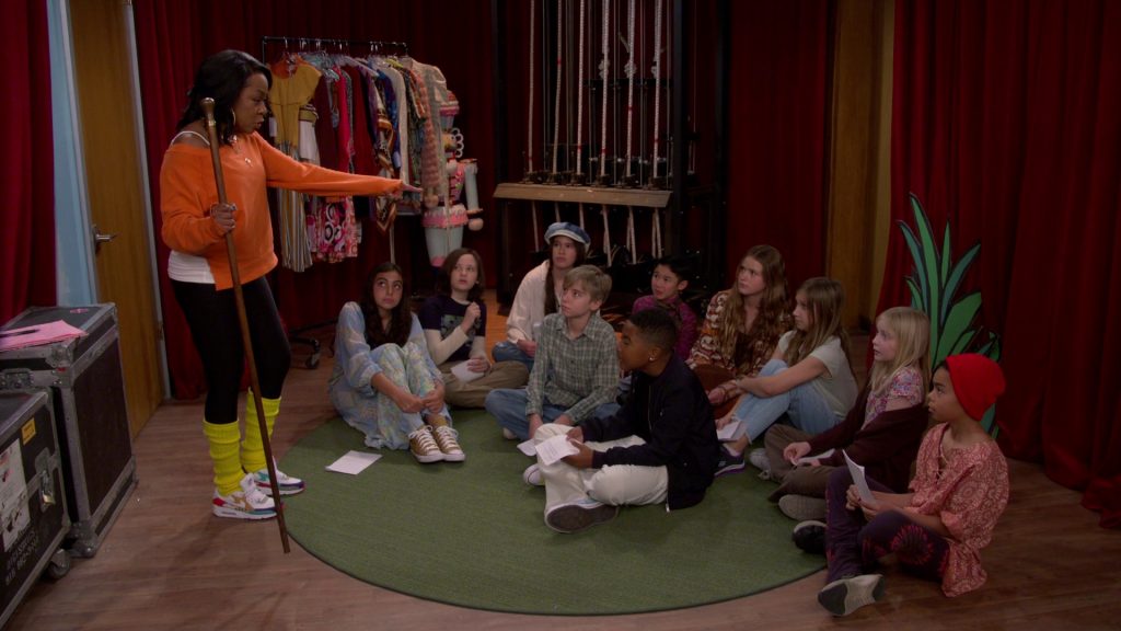 Nike Sneakers in The Neighborhood S05E22 “Welcome to the Opening Night” (2023) (Image 7)