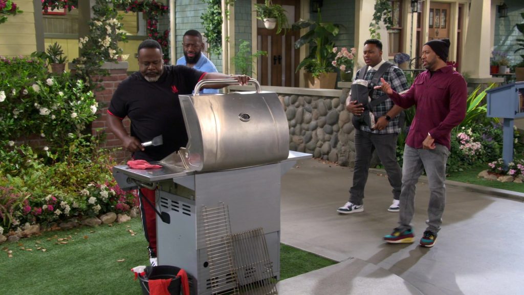 Nike Sneakers in The Neighborhood S07E04 “Welcome to the Great Beyond” (2024) (Image 2)