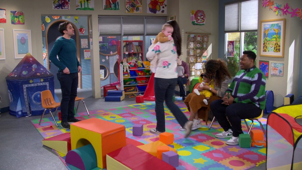 Nike Sneakers in The Neighborhood S07E11 “Welcome to the e-Neighborhood” (2025) (Image 1)